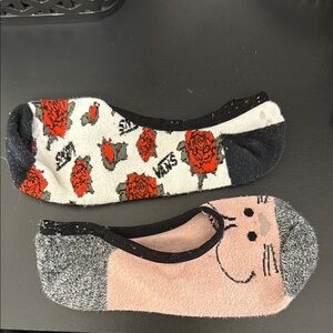 Pair of mismatched women’s no show socks